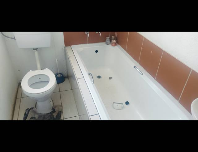 3 BEDROOM FREEHOLD FOR SALE IN WINDMILL PARK